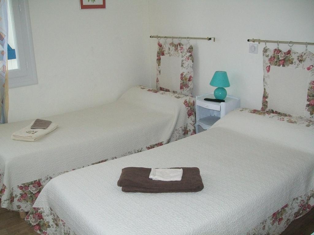 Hotel Au Charme Du Levat Saint Paul de Loubressac Rom bilde